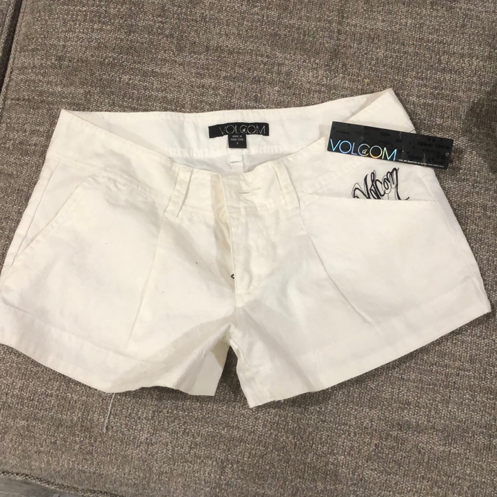 Low wasted Volcom white shorts